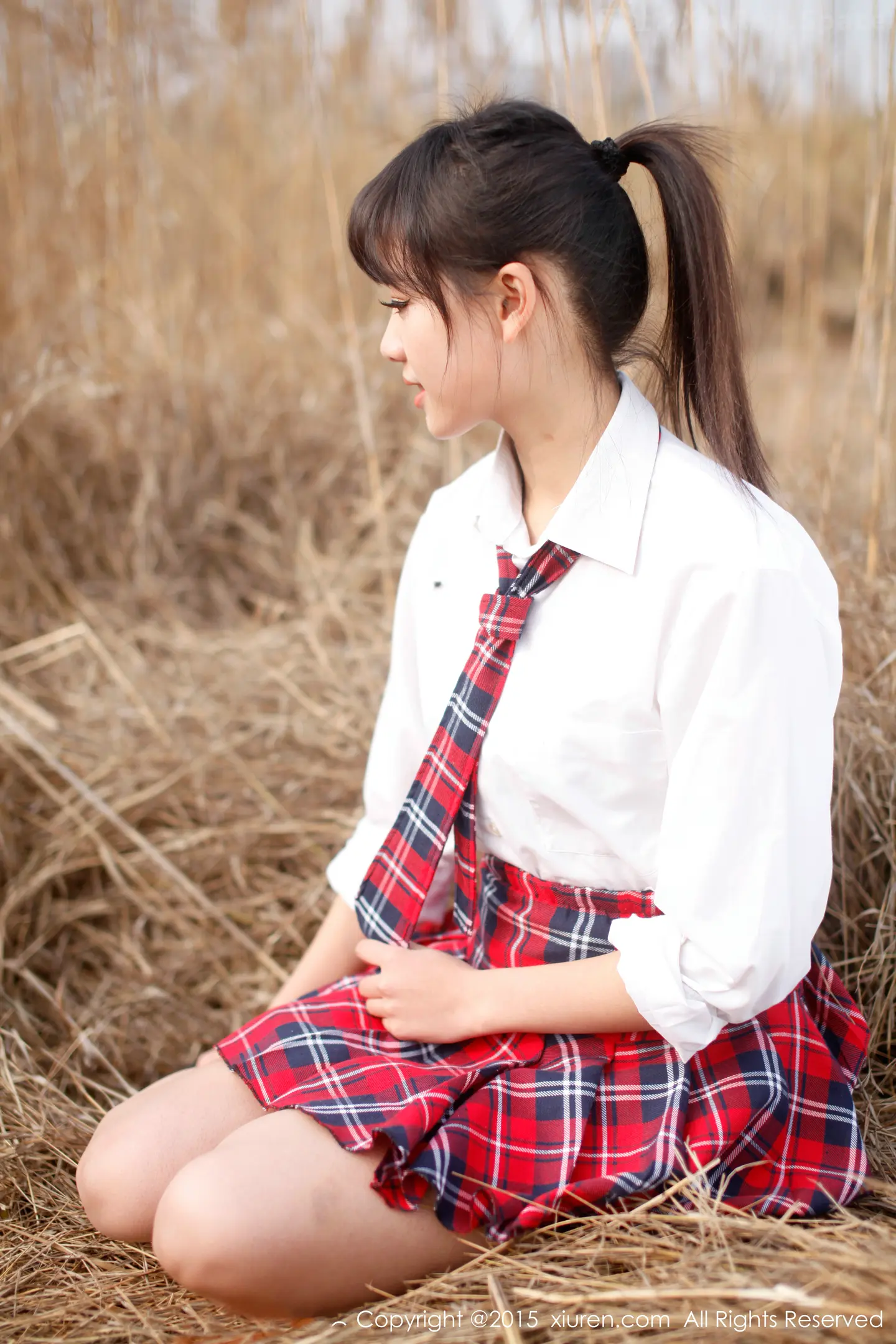 图片[4]-[XiuRen秀人网]VOL.318 邻家女孩七米baby户外红色格子裙清新学生装迷人写真112P-秀人网官方网站